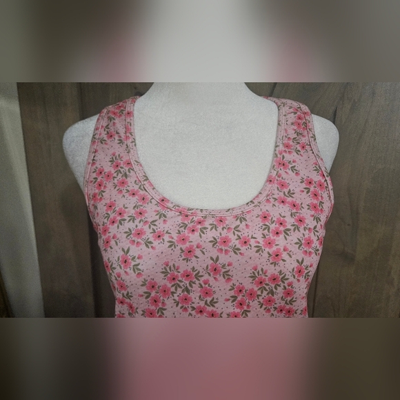 EVOLUTION and CREATION Strawberry Shortcake Compression Crop Top. Size M - Picture 10 of 10